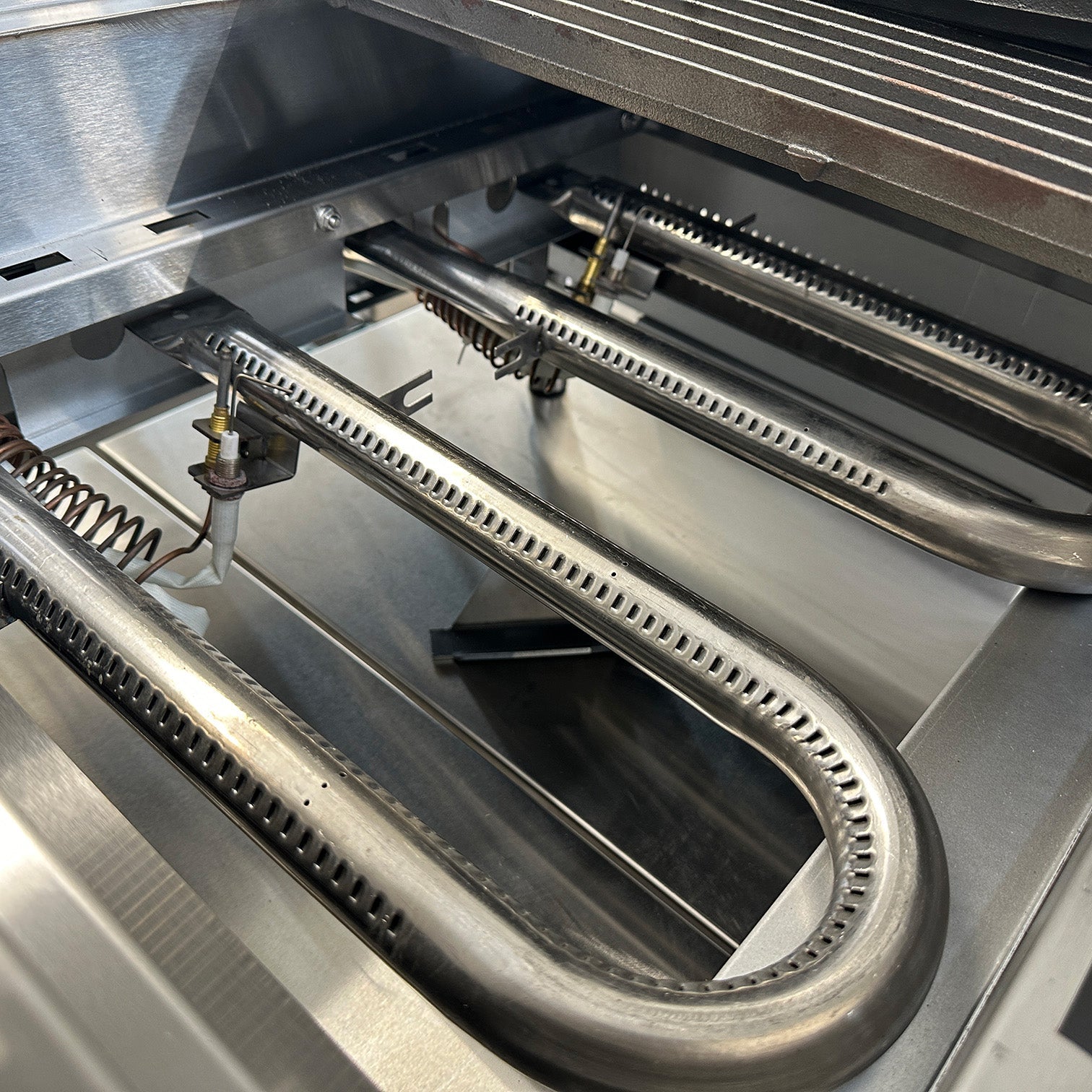 101056 - Gas Countertop Charbroiler - Triple Control